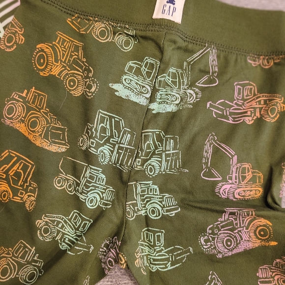 NWT - 12-18m Boys Gap Truck Outfit - Picture 3 of 3